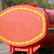 Светоотражающая лента Oralite VC104+ (Reflexite) Tanker Stickers (для торца цистерн) - Светоотражающая лента Oralite VC104+ (Reflexite﻿﻿﻿﻿) Tanker Stickers на задней части автоцистерны